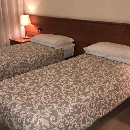 Hotel Select Сант'Иларио-д'Энца Экстерьер фото