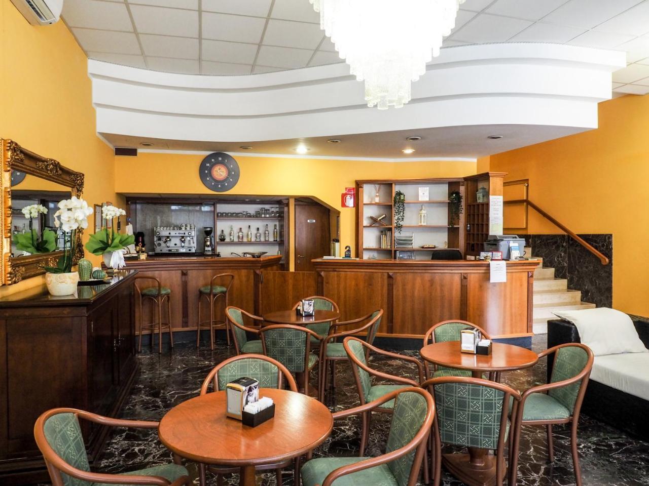 Hotel Select Сант'Иларио-д'Энца Экстерьер фото