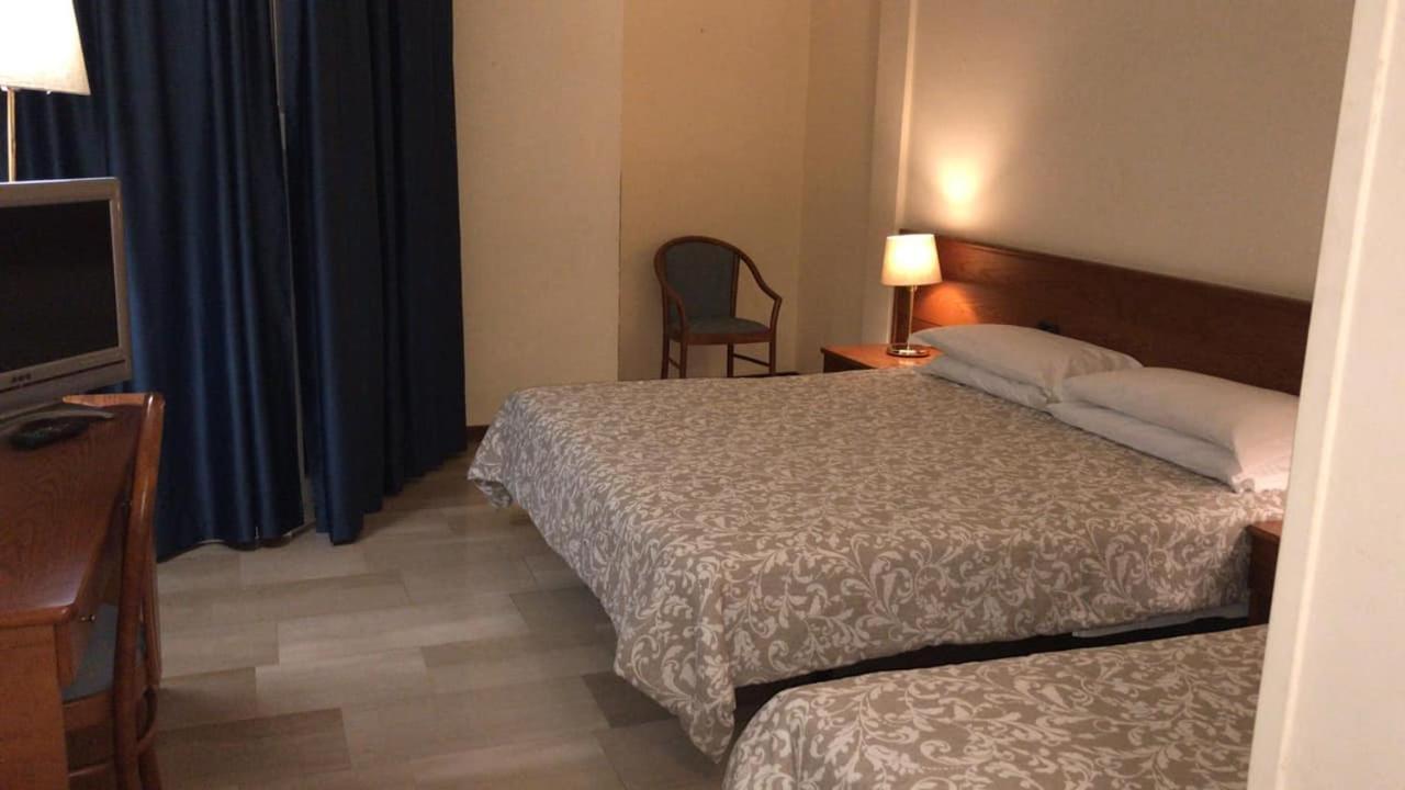 Hotel Select Сант'Иларио-д'Энца Экстерьер фото